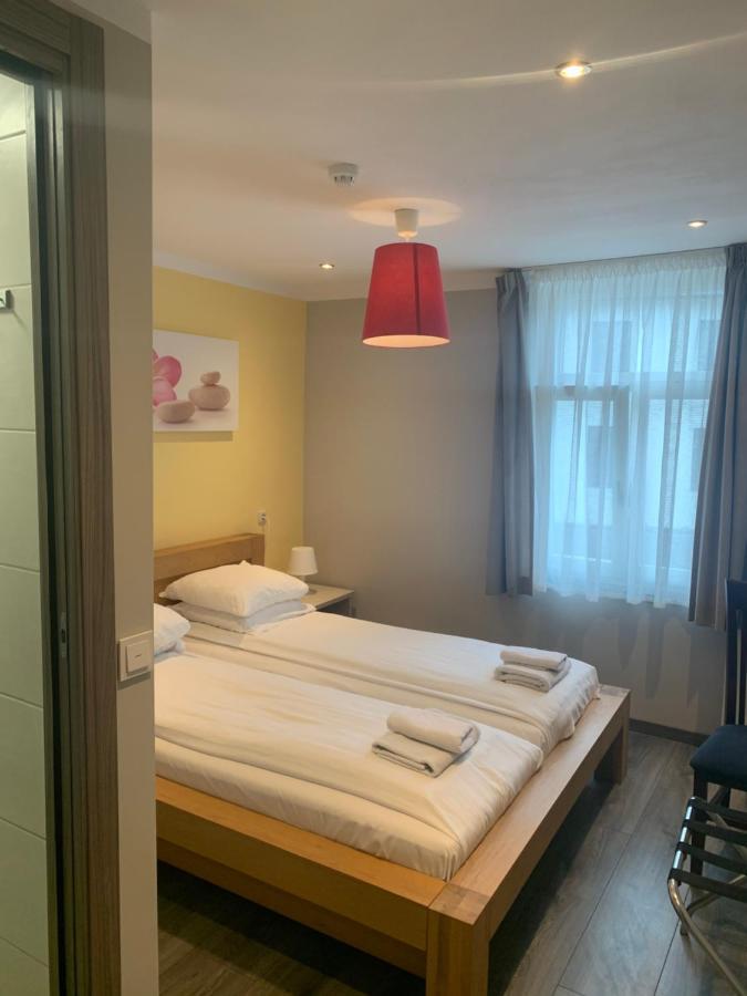 Hotel Restaurant La Piazza Valkenburg aan de Geul Ngoại thất bức ảnh