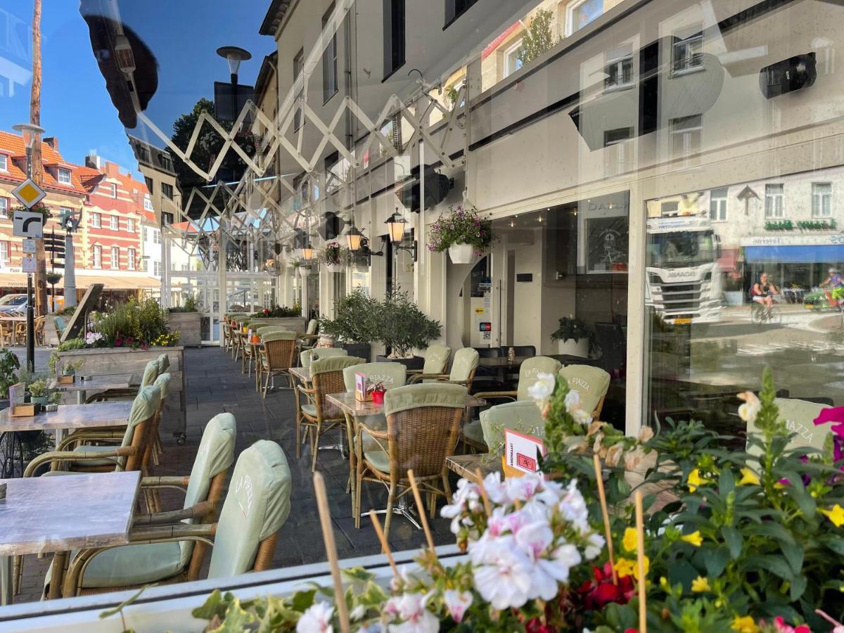 Hotel Restaurant La Piazza Valkenburg aan de Geul Ngoại thất bức ảnh
