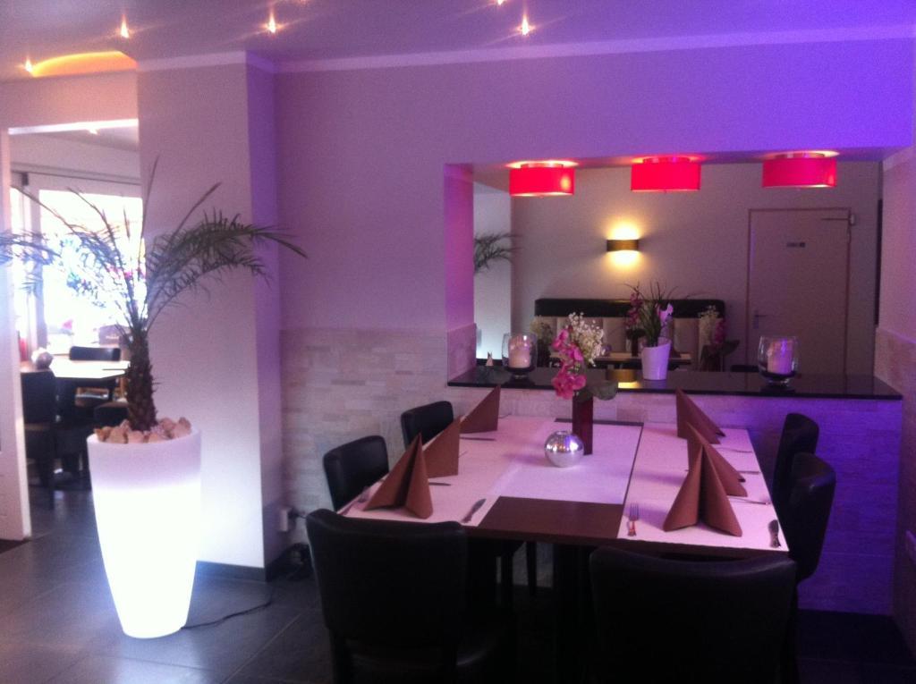 Hotel Restaurant La Piazza Valkenburg aan de Geul Ngoại thất bức ảnh