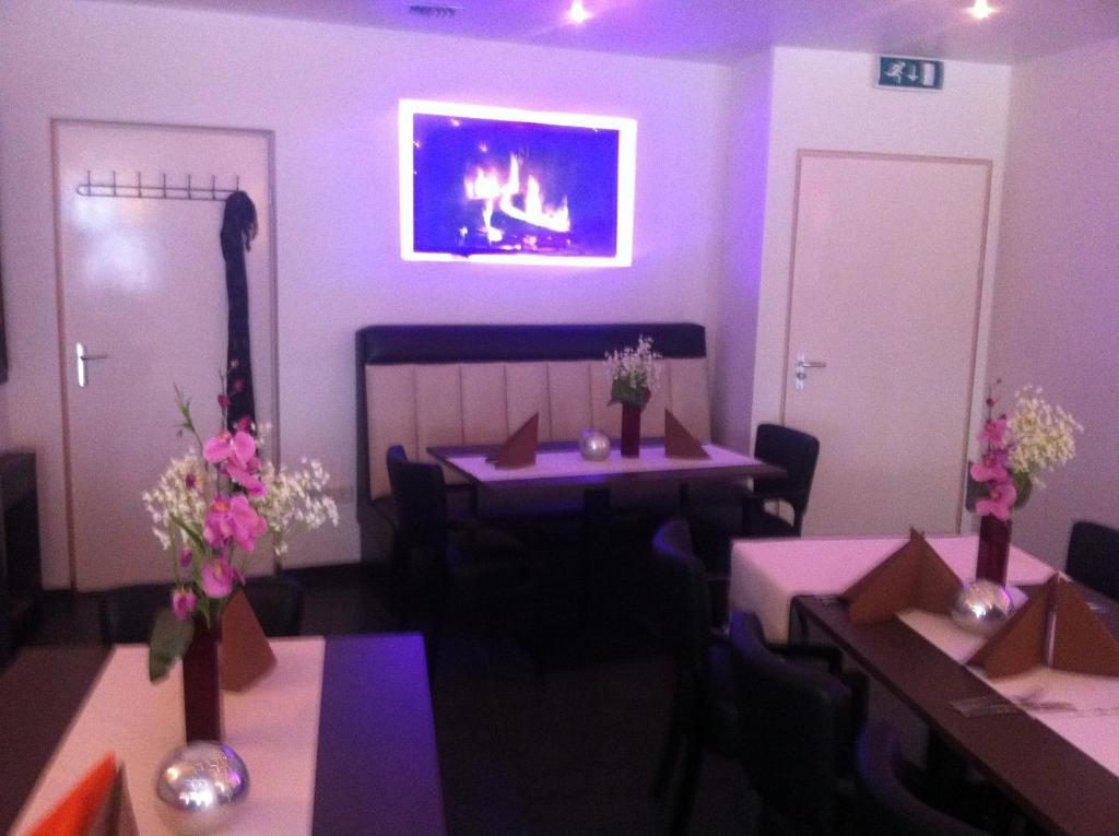Hotel Restaurant La Piazza Valkenburg aan de Geul Ngoại thất bức ảnh