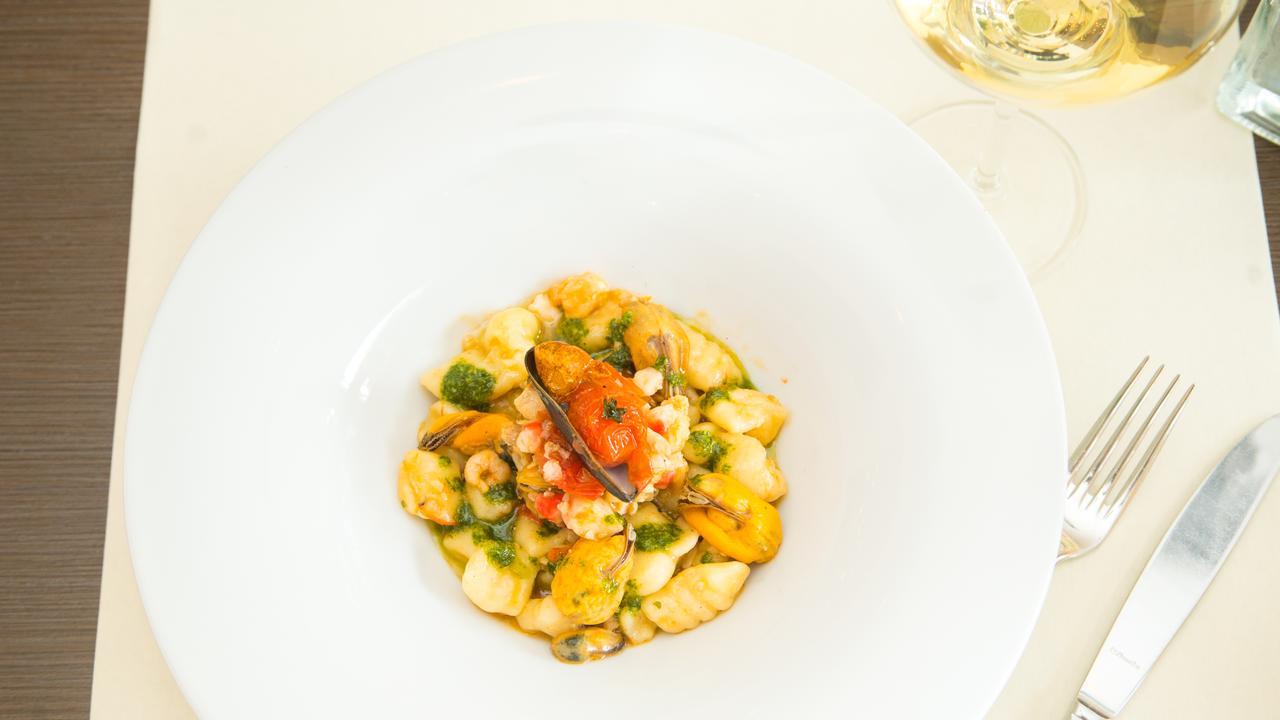 Hotel Restaurant La Piazza Valkenburg aan de Geul Ngoại thất bức ảnh