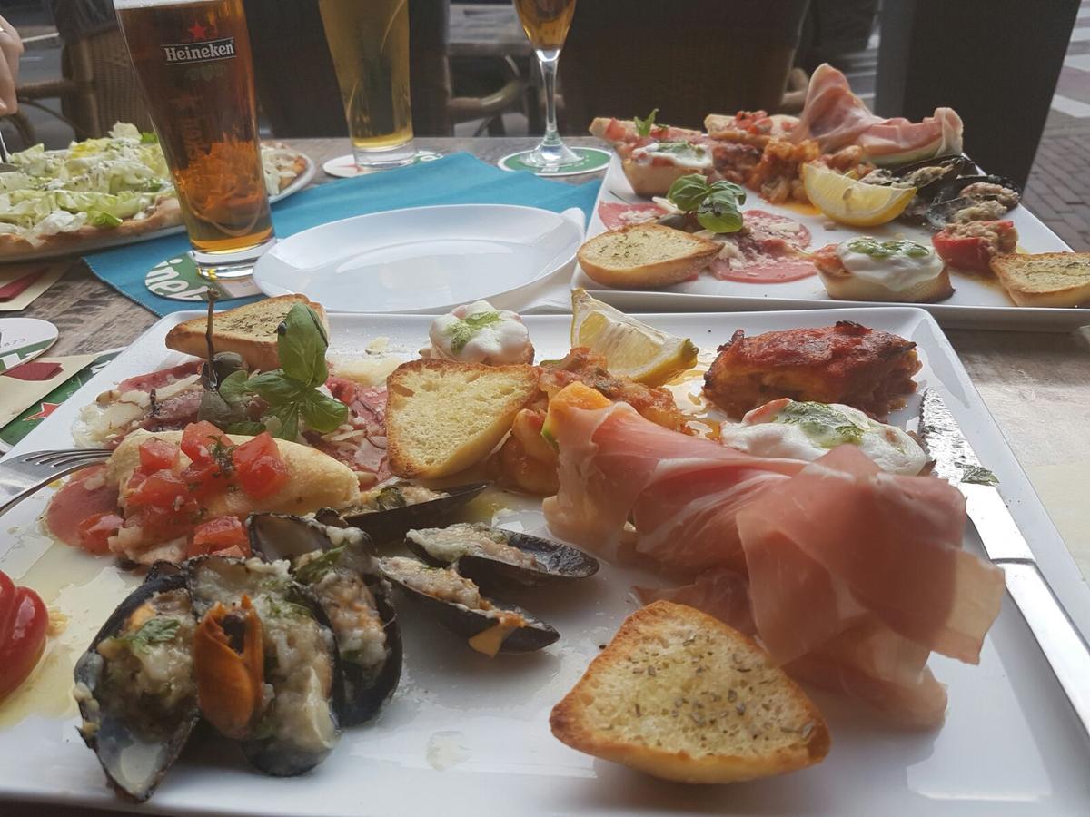 Hotel Restaurant La Piazza Valkenburg aan de Geul Ngoại thất bức ảnh
