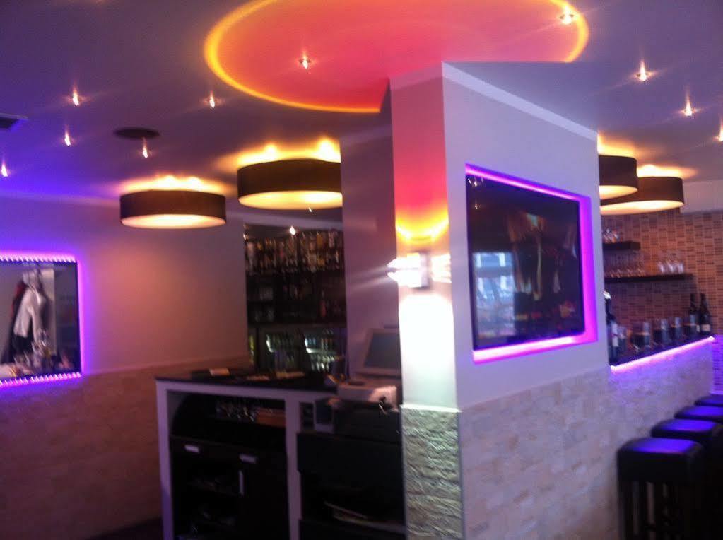 Hotel Restaurant La Piazza Valkenburg aan de Geul Ngoại thất bức ảnh
