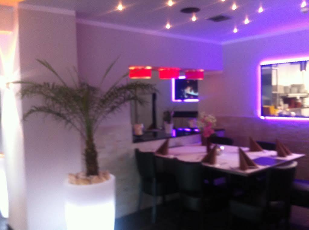 Hotel Restaurant La Piazza Valkenburg aan de Geul Ngoại thất bức ảnh